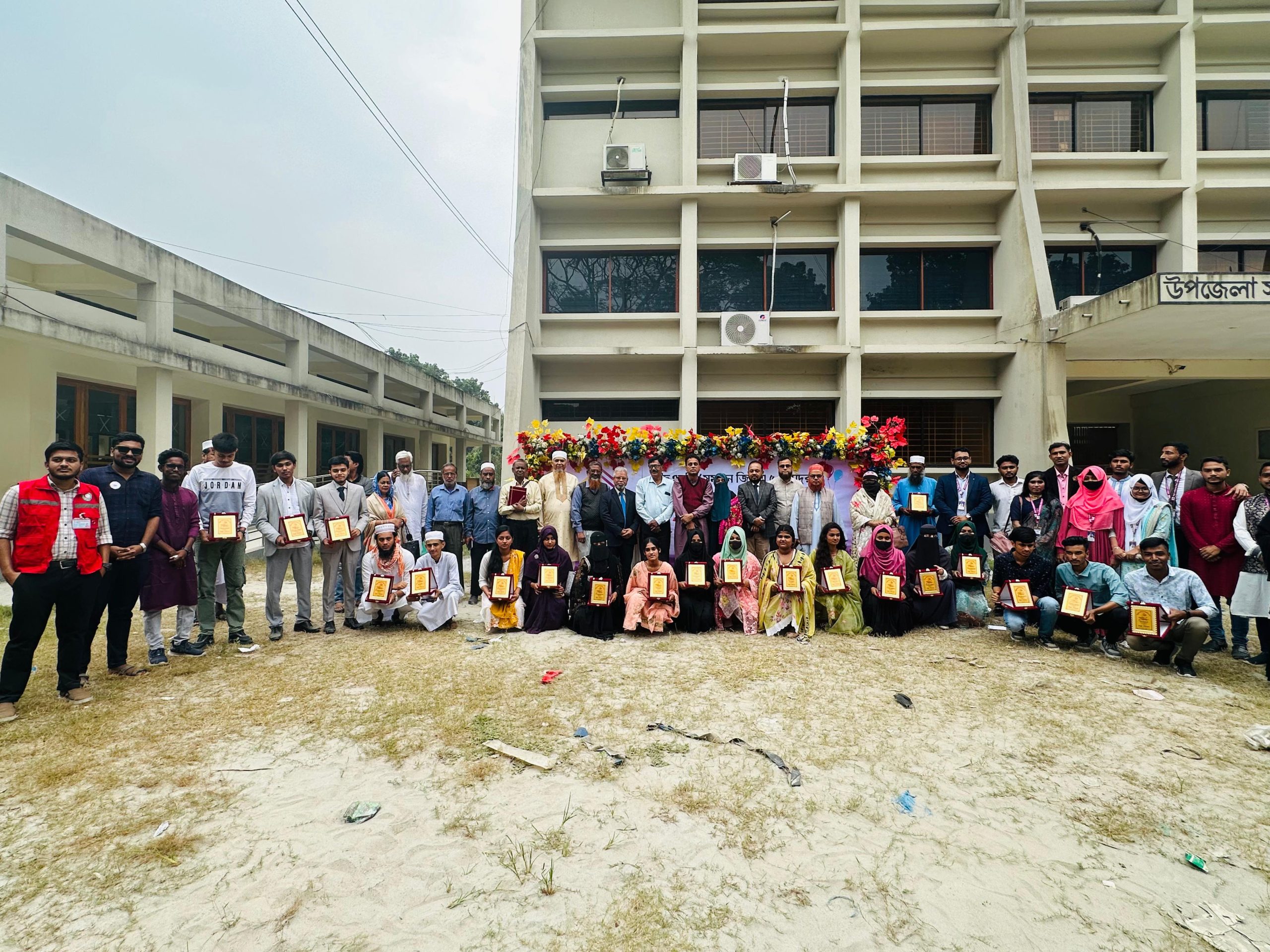 jhikut Foundation hosts reception for 28 HSC students in Sirajdikhan jhikut Foundation hosts reception for 28 HSC students in Sirajdikhan